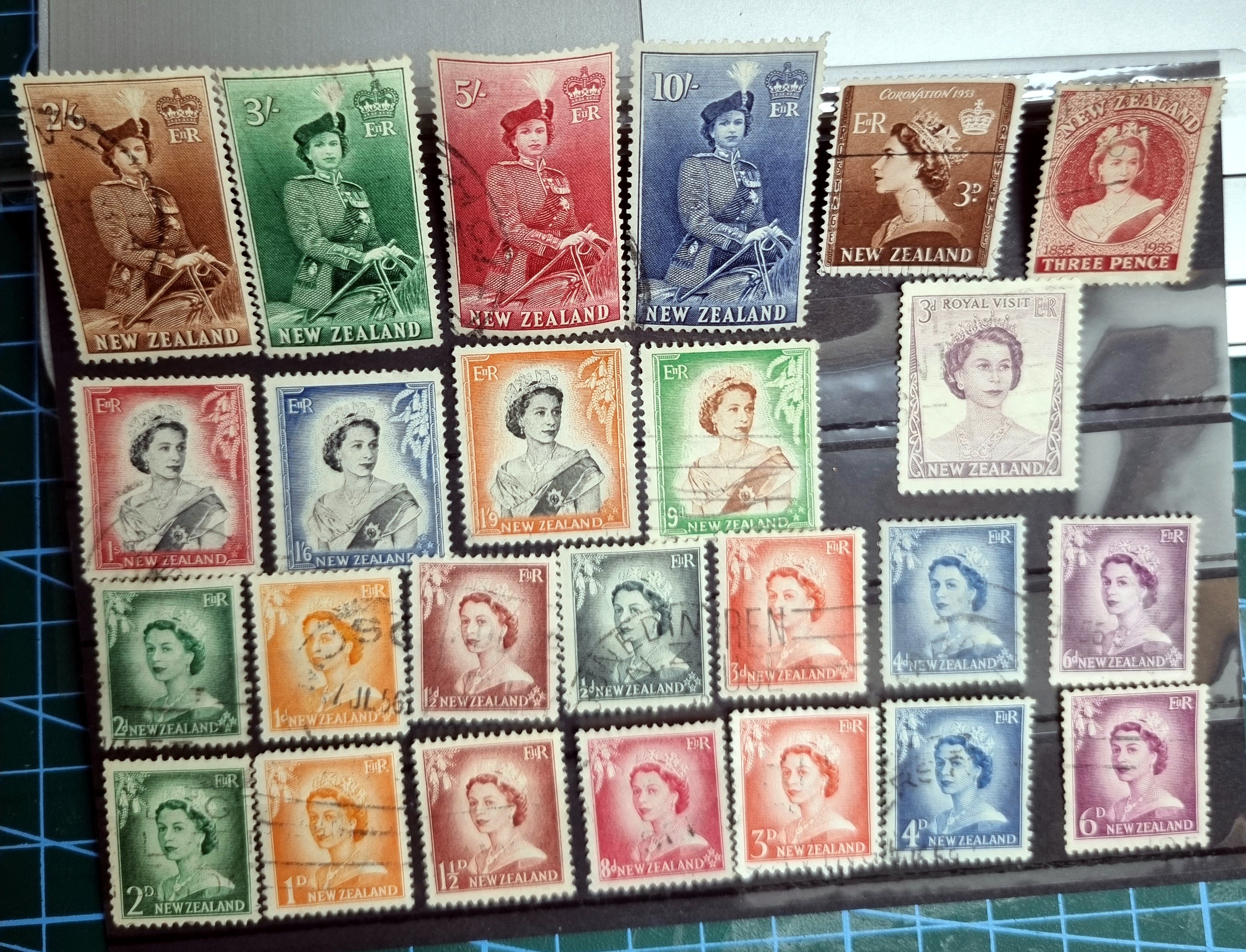 New Zealand stamps - Beautiful Vintage to Modern all different