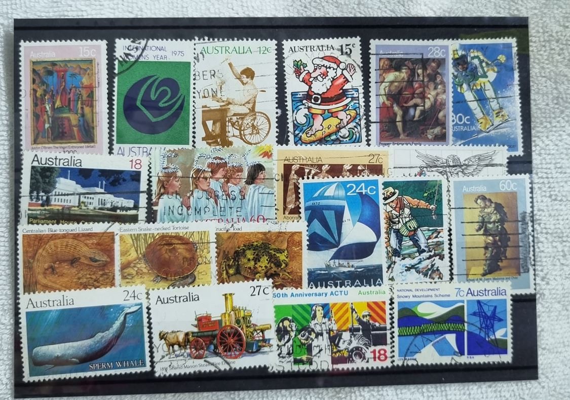 Australia stamps - Beautiful Vintage to Modern all different
